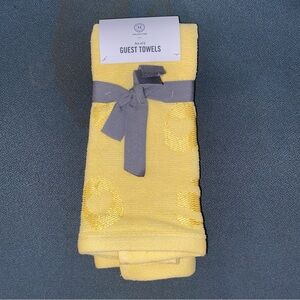 Martha Stewart Easter Egg Yellow Guest Hand Towels 1 set of 2